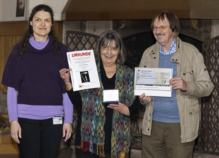 NIFO Foto 25 - Medaillengewinnerin Tamara Wahby eingerahmt von Karin Zander und Werner Fritz