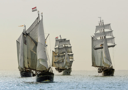 Schmitt Reinhard  - Fotoforum Jever  - Windjammer - Farbe - URKUNDE