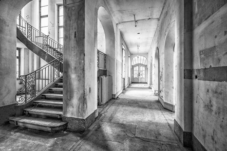 Rauer, Monika  - Fotogruppe Bredenbeck  - Lost Place - SW - AK3 - Annahme